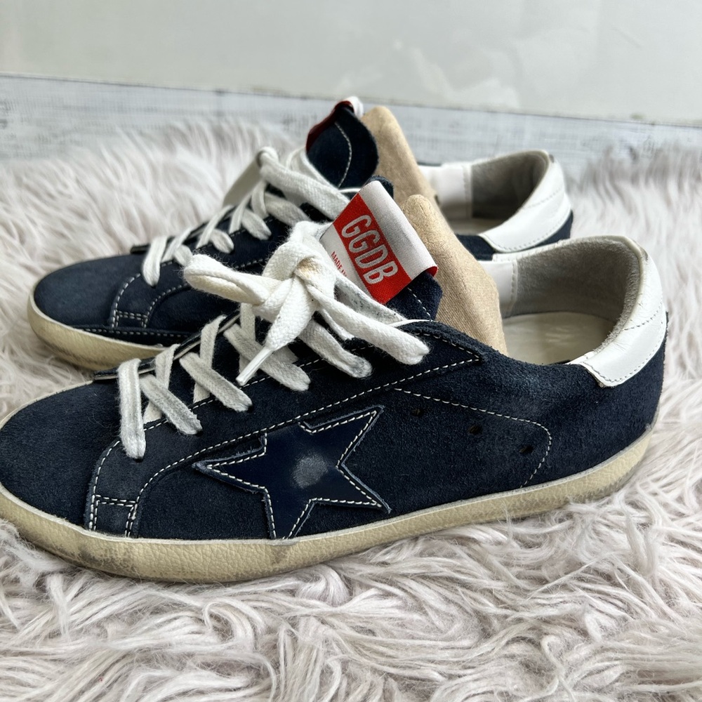 Pre-owned Golden Goose Superstar
Good condition, shows few signs of wear